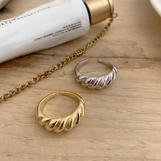 Gold Twist - 925 Croissant Stacking Ring