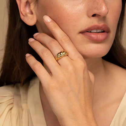 Anillo apilable de cruasán de oro 925